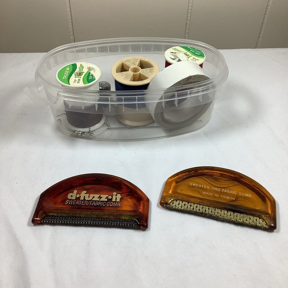 D-Fuzz-It Sweater & Fabric Comb Lint Pill Remover + Sewing Kit Spools